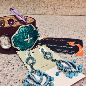 Buyer photo liliv1717, who reviewed this item with the Etsy app for iPhone.