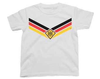 Deutschland GERMANY World Cup 2018 Kids T-Shirt FOOTBALL V Team Emblem Strip