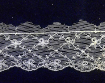 Ivory vintage look lace trim