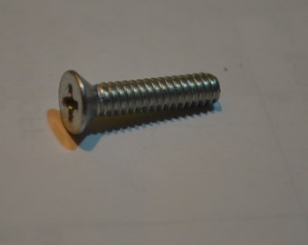 Package of #10 x 24 x 7/8 Phillips Head Machine screw, flat head, Qty 250