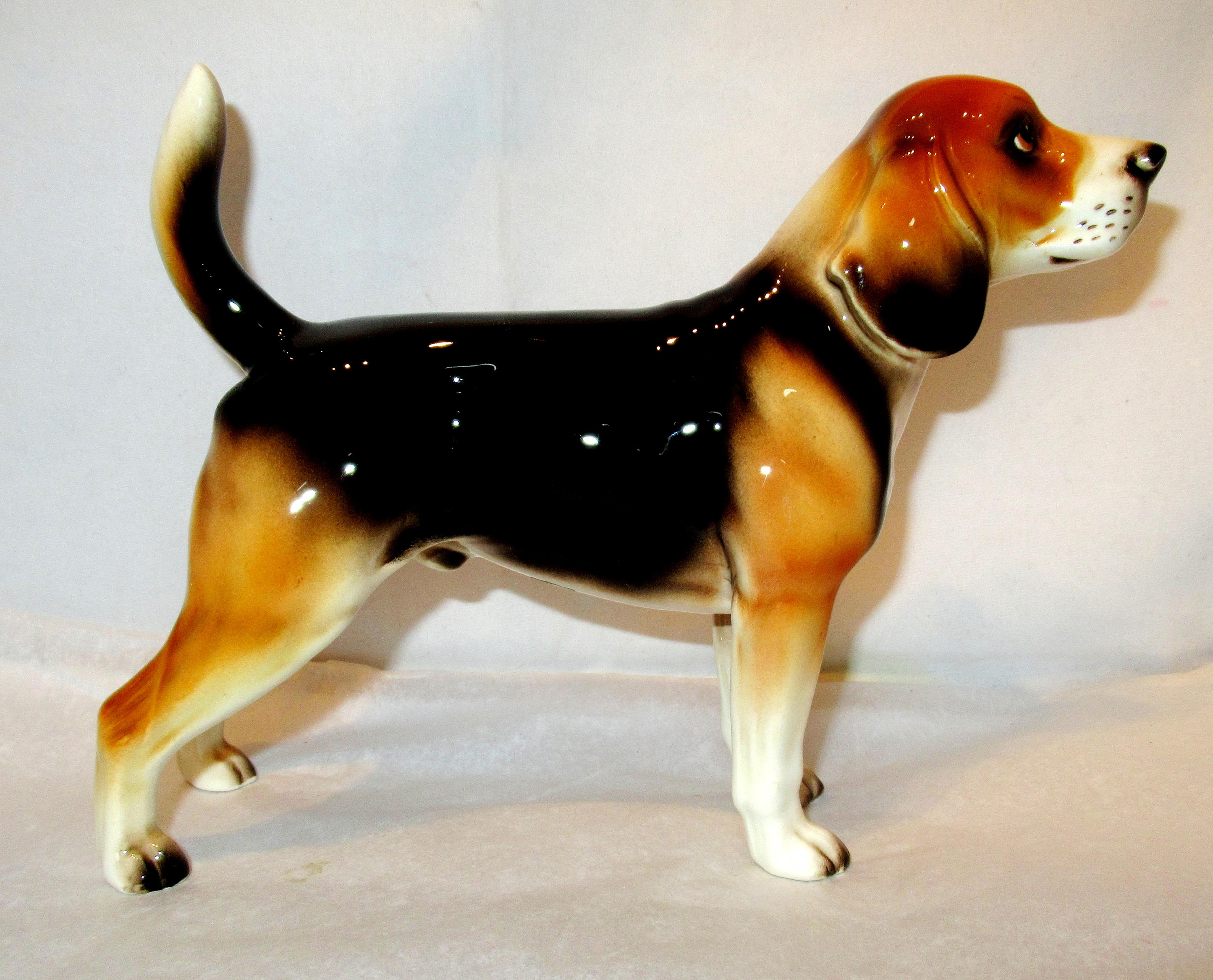beagle dog figurine