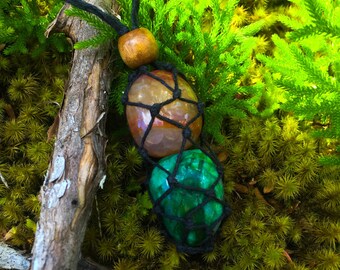 Crystal necklace with hemp cord