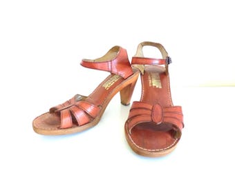 Vintage Leather Strappy Heeled Sandals / Size 5 or 6 Leather Sandals
