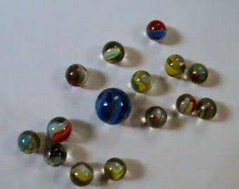 Lot of 1960s swirl marbles with nice blue 7/8 inch shooter marble