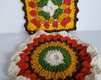 Heavy vintage pot holders in Autumn colors, 1 round, 1 square