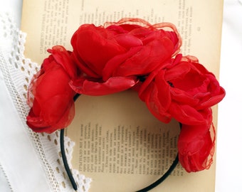 Flower crown Red roses crown Large flower fascinator Floral headdress Red Fascinator Flower head piece Black and red hair piece Red crown