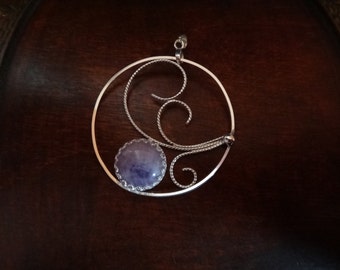 Circle Pendant arabesques & quartz