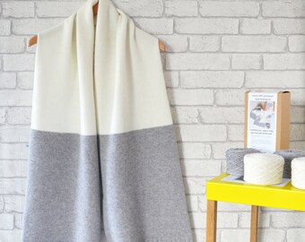 Oversize scarf knitting kit, scarf knitting pattern, DIY Craft Kit, Easy Knitting Pattern