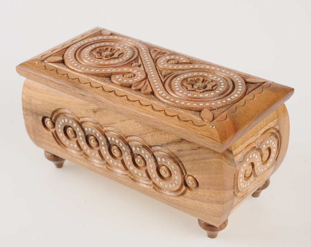 Holzschmuck Kasten aus Holz geschnitzt Handarbeit kleine