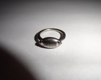 Size 8 Vintage metal ring unique look Football-ring- vintage ring- ring gift- vintage rings- -- ring- rings--unique ring-multi gemstone ring
