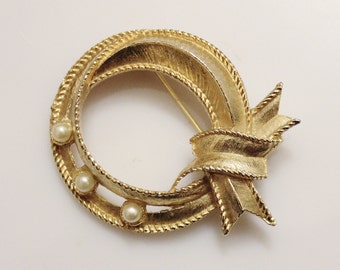Vintage Gold Pearl Brooch