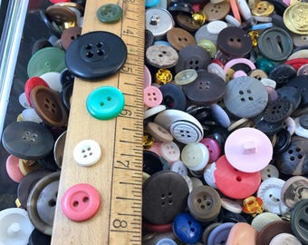 Bulk Buttons. BUTTON LOT. wholesale buttons. vintage buttons. plastic buttons. mixed colours. old buttons. craft buttons No.001507