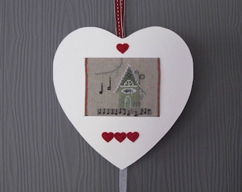 Hanging heart with embroidered hotel and key