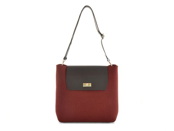 Felt and leather FLAP BAG / large shoulder bag / red bag / crossbody bag / tote bag / felt tote / wool felt / made in Italy