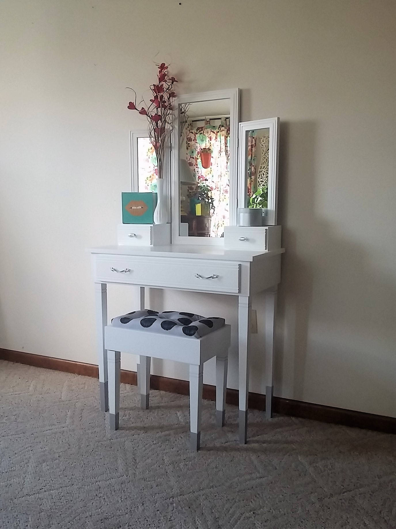 Elegant Empress Silver Makeup Vanity Table