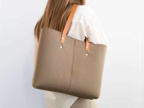 Wool Felt TOTE BAG / taupe tote bag / shopping bag / womens bag / felt shoulder bag / carry all bag / made in Italy
