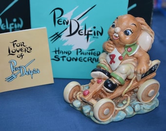 Boxed Pen Delfin Stonecraft Humphrey Rabbit in good vintage condition. With certificate of authenticity. Pendelfin