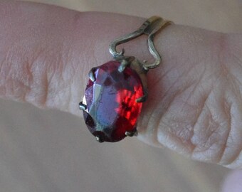 Beautiful antique gold filled victorian filigree ring with red ruby paste stone / XHGISY
