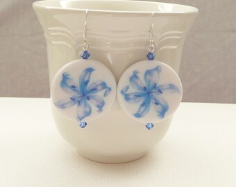 ndb-Blue and White Floral Dangle Earrings