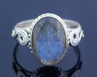 Labradorite Silver Ring // 925 Sterling Silver // Ring Size 8.5 // Handmade Jewelry