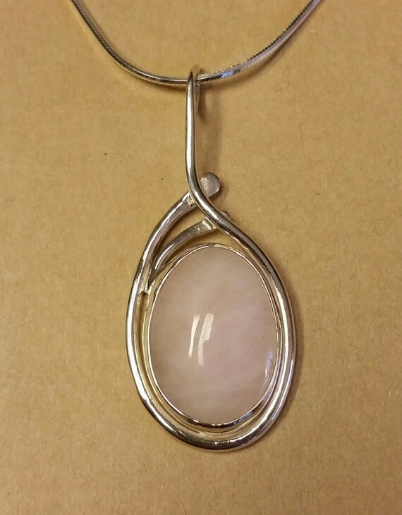 Rose Quartz cabachon set in a twisted modern Sterling Silver