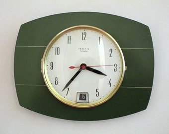 VEDETTE 1950s Atomic Age Vintage French Forest Green Wall Clock- Calendar Clock- White Stripes - Great Working Condition-Mid Century Diamond