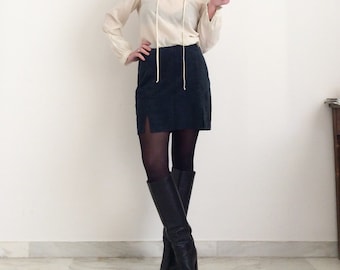 Mini skirt in soft blue nappa. Size 42/44