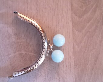 Clasp is blue set