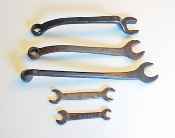 Set of Five Antique Ford Wrenches 2 Open end 5-8 9-16 1-2 5-16 - 3 combination M40-17017 1 1-8 7-8 - t5893 1 1-16 13-16 m2 1 5-8