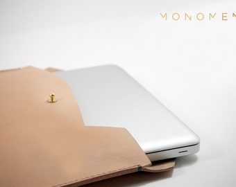 13" Hand stitched, simple and sleek leather and brass laptop sleeve. Minimal and nice 13" Macbook case design. Leather cover, leather sleeve