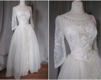 Vintage 1950s Wedding Ball Gown. Size S-M. US 4/6. Embroidered Organza. Pearl Beading. Covered Buttons. Circle Skirt Sweeps to 268". Dreamy!