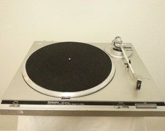 Vintage Technics SL-Q200 Auto Return Direct Drive Turntable/Working Condition
