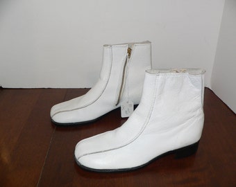 1960s - 1970 White Leather Mod Ankle Boots Size 2 1/2 D - Never Wron