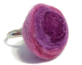 Purple and pink felt, cocooning finger ring