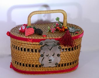 VINTAGE "STRAWBERRY" UNIQUE UNUSUAL RETRO HANDBAG