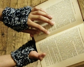 Hand-Knit fingerless gloves - White/Navy