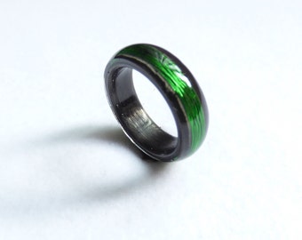 carbon & green wire lines ring