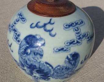 Antique Chinese export porcelain ginger jar with foo dogs / lions celadon blue