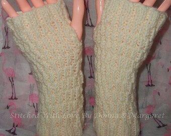 Adults cream fingerless gloves hand knitted