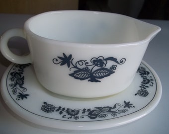 Pyrex 2 Piece Gravy Boat, Old Town AKA Blue Onion matches Corelle Pattern