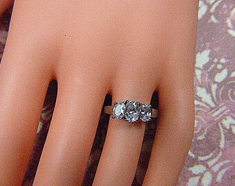 Vintage Silver Ring With Rhinestones - Size 6.25 - R-723