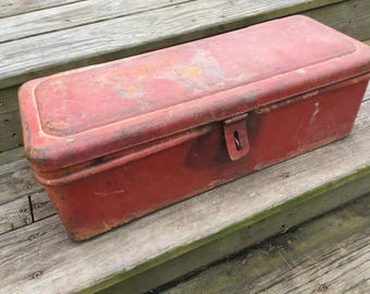 Ref metal tool box, vintage tool box