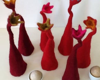 Felt Egg cozy with little tulip, red