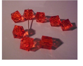 set of 10 Red cubic acrylic beads 10 mm
