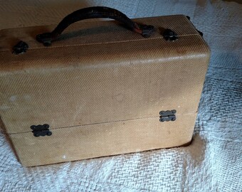 General Electric Portable Radio, converted into practice amplifier.