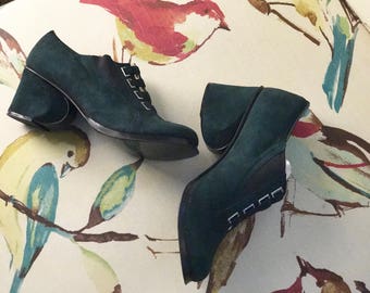 Vintage 70s Green Suede Shoes Size 5 1/2B. Unique Abraham & Straus Schoolgirl Oxford Shoe 5.5 Made in Greece. Futuristic Japanese Anime Shoe