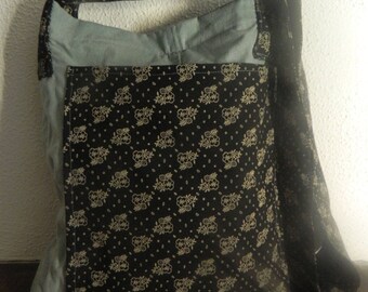 Blue Tote and small flower