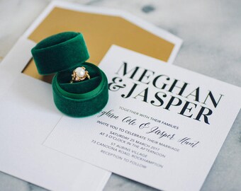 Circle velvet ring box - vintage style - emerald