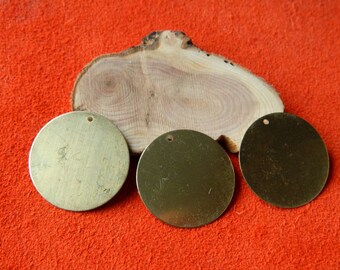 1 round brass 28 mm pendant Medal