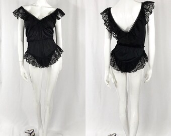 VINTAGE• 1970s Ruffled Lace Trim Teddy